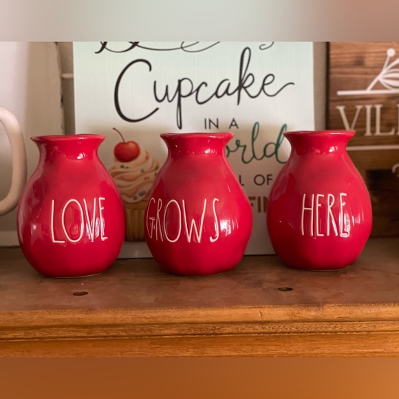 Rae Dunn 2020
Valentine's LOVE GROWS HERE - Picture 1 of 1